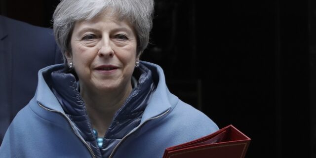 Brexit: Νέο πλήγμα για τη Μέι – Στη Βουλή των Κοινοτήτων περνά η διαδικασία