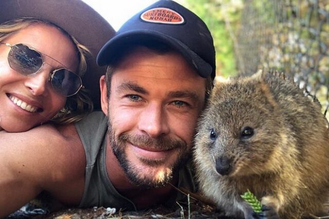 Chris Hemsworth: Ο “Thor” ταΐζει κουόκα στο στόμα και κατακτά το διαδίκτυο