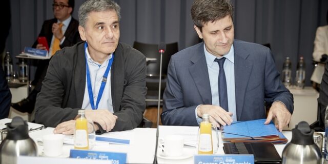Το μήνυμα στους θεσμούς για κόκκινα δάνεια και 120 δόσεις