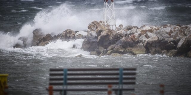 Κακοκαιρία: Περιορίζονται τα φαινόμενα ανατολικά και νότια – 9 μποφόρ στο Αιγαίο