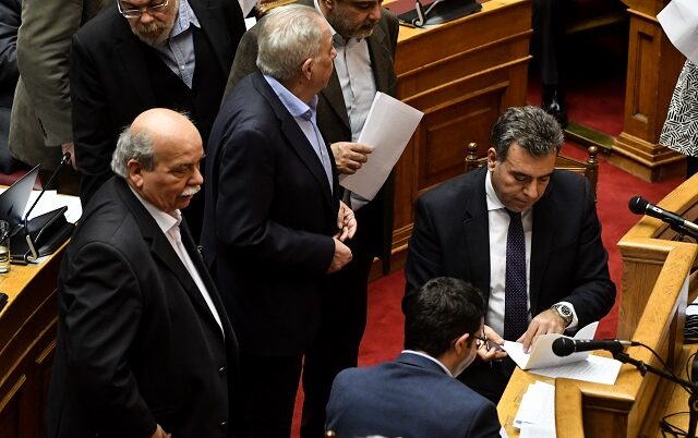 Συνταγματική Αναθεώρηση: Πέρασαν κι οι 49 προτεινόμενες διατάξεις – 16 διατάξεις έπιασαν “180”