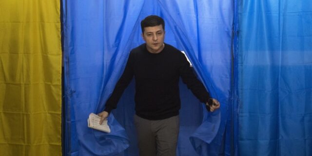 Εκλογές στην Ουκρανία: Ο κωμικός Ζελένσκι νικητής στον πρώτο γύρο