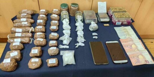 Αδέρφια διακινούσαν κοκαΐνη που έκρυβαν στην στέγη γκαλερί στο Ρέθυμνο