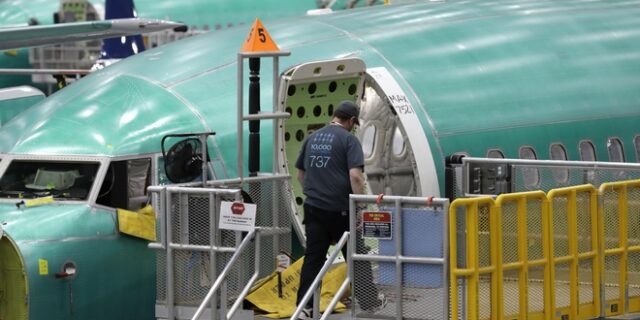 Η Boeing μειώνει την παραγωγή των αεροσκαφών 737 MAX
