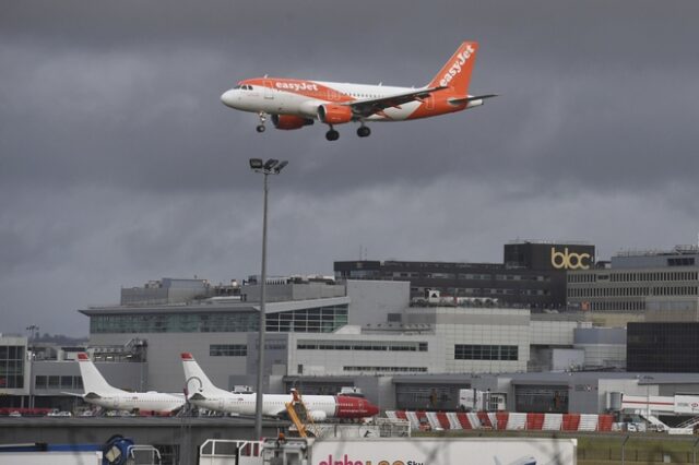 Γιατί η EasyJet απαγορεύει τα φιστίκια στις πτήσεις της