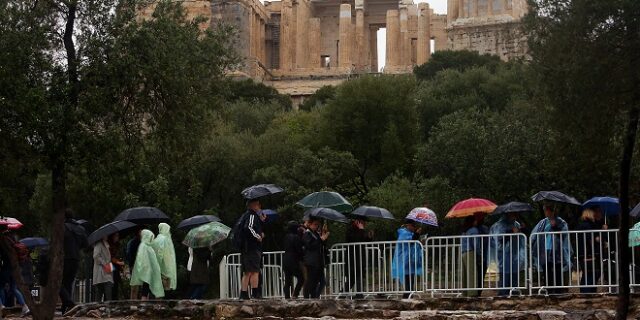 Κεραυνός έπεσε στην Ακρόπολη: Τέσσερις τραυματίες