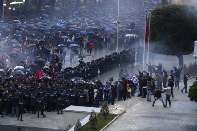 Αλβανία: Βίαια επεισόδια και τραυματίες σε διαδήλωση κατά του Ράμα