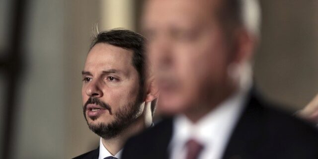 Τρέμει η οικονομία της Τουρκίας: Έτοιμες για “κανόνι” οι τράπεζες – Στη γωνία ο Ερντογάν