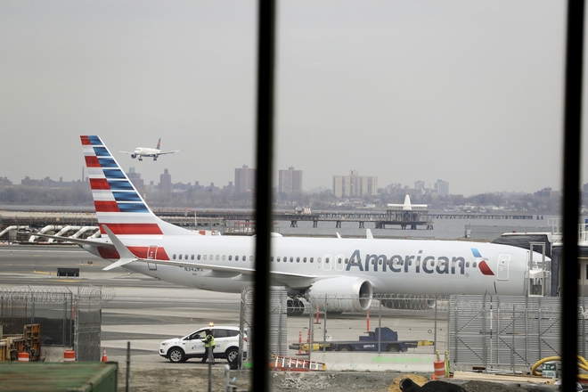 Αναγκαστική προσγείωση για αεροσκάφος της American Airlines