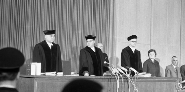 Έγγραφα: Χανς Χοφμάγερ, ο “αδέκαστος δικαστής” της δίκης του Άουσβιτς ήταν ένας φανατικός ναζιστής