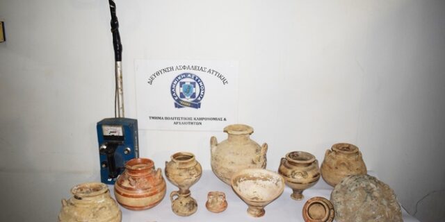 Συνελήφθησαν αρχαιοκάπηλοι με κτερίσματα από μυκηναϊκό τάφο