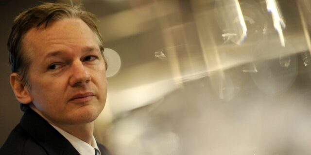 Ποιος είναι ο Τζούλιαν Ασάνζ: Σταυροφόρος ή ναρκισσιστής;