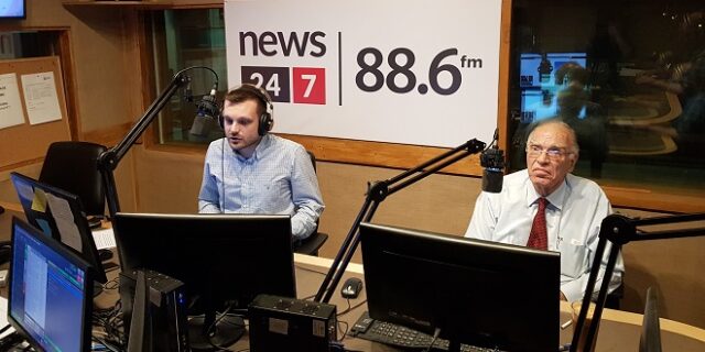 News 24/7 στους 88,6: O Βασίλης Λεβέντης απαντά στους ακροατές