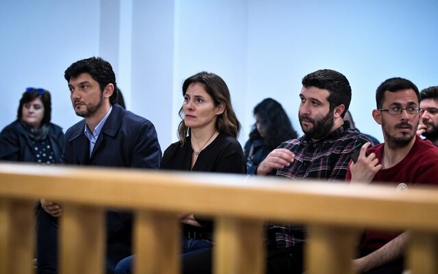 “Πόλεμος” ΣΥΡΙΖΑ – ΝΔ για την παρουσία της Μπέτυς Μπαζιάνα στη δίκη της ΧΑ