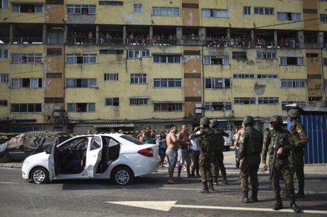Βραζιλία: Στρατιώτες αντί για όχημα ληστών γάζωσαν αυτοκίνητο οικογένειας – Ένας νεκρός