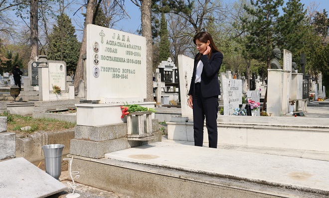 Βόρεια Μακεδονία: Στον τάφο του Αλέξη Ζορμπά η Μπέττυ Μπαζιάνα