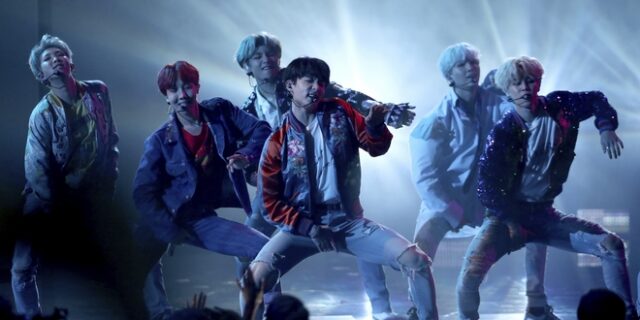 BTS: “Έριξαν” το Youtube με το νέο τους τραγούδι Boy With Luv