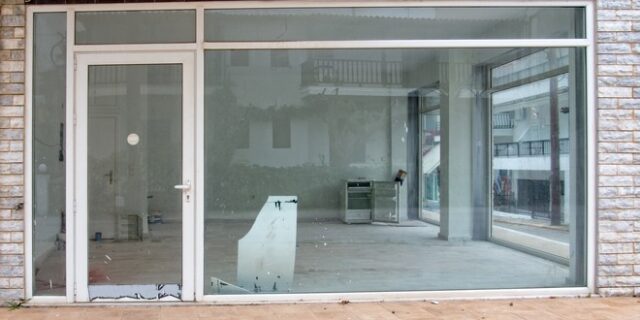 Τετραπλάσια ήταν τα λουκέτα που μπήκαν στις μικρές επιχειρήσεις τη δεκαετία της κρίσης