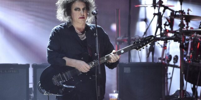 Viral έγινε η σνομπ απάντηση του Robert Smith, των Cure σε δημοσιογράφο
