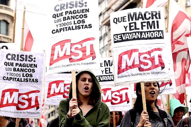 Η Αργεντινή εκπέμπει SOS: Πληθωρισμός, φτώχεια και ΔΝΤ γίνονται θανατηφόρο κοκτέιλ