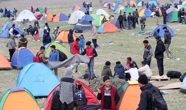 Διαβατά: Παραμένουν για τρίτη μέρα στον άτυπο καταυλισμό οι πρόσφυγες