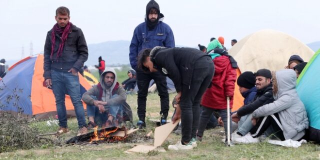Διαβατά: Νέα επεισόδια μεταξύ προσφύγων και ΜΑΤ – Χημικά και κρότου λάμψης από την Αστυνομία