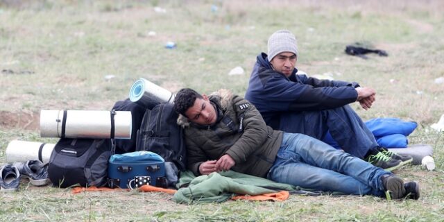 Άρχισε η αποχώρηση των προσφύγων από τα Διαβατά