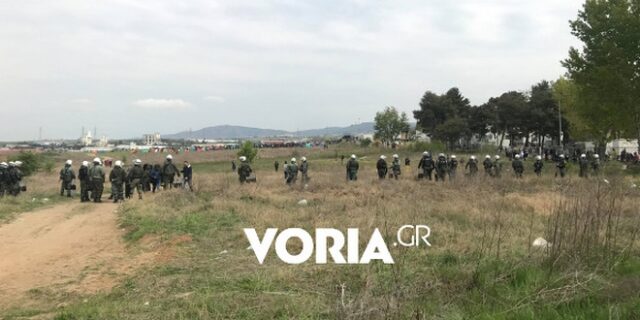 Μικροεπεισόδια στα Διαβατά: Πρόσφυγες προσπαθούν να περάσουν τα σύνορα μετά από διαδικτυακό κάλεσμα