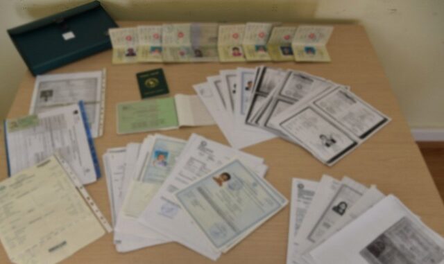 “Operation Postman” για την διακίνηση πλαστών εγγράφων σε αλλοδαπούς