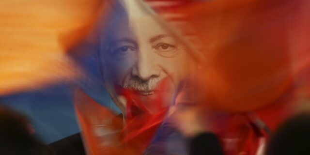 “Θρίλερ” για τον Ερντογάν στην Κωνσταντινούπολη: Όλοι δηλώνουν νικητές