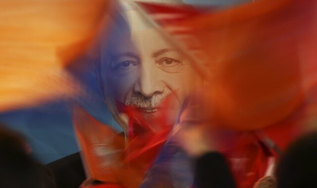 “Θρίλερ” για τον Ερντογάν στην Κωνσταντινούπολη: Όλοι δηλώνουν νικητές