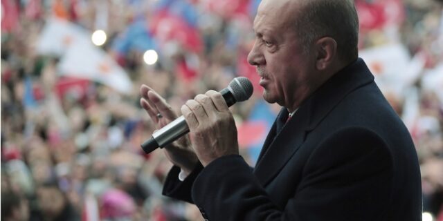 Ερντογάν: Ευρώπη και ΗΠΑ επεμβαίνουν στις υποθέσεις της Τουρκίας