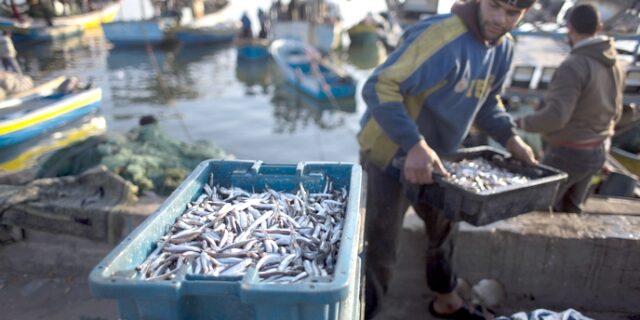 Ο ισραηλινός στρατός μείωσε στα έξι μίλια τη ζώνη αλιείας για τους Παλαιστίνιους