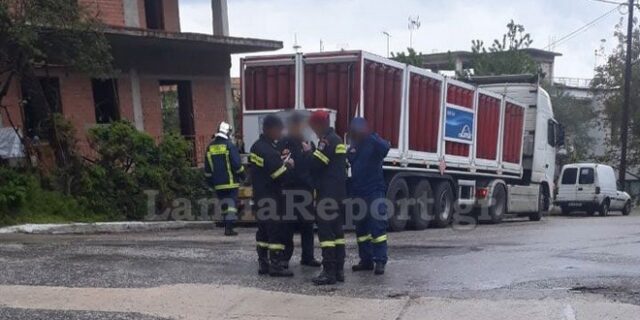 Σύγκρουση φορτηγών στα Καμένα Βούρλα – Το ένα μετέφερε φιάλες υγραερίου