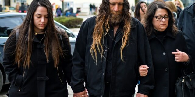 Συγκλονίζει ο πατέρας του Γιακουμάκη: Έχασα το παιδί μου και δεν ξέρω γιατί