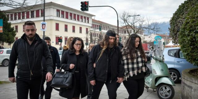 Δίκη Γιακουμάκη: Ένοχοι όλοι οι κατηγορούμενοι – Ξέσπασε σε κλάματα η μητέρα του