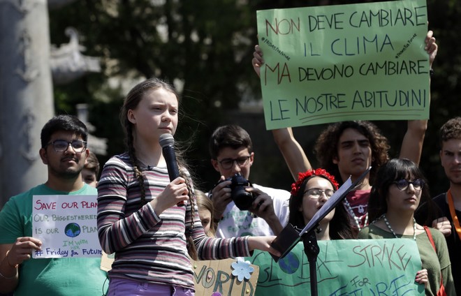 Βρετανία: 830 συλλήψεις διαδηλωτών για το κλίμα –  Η 16χρονη Γκρέτα Τούνμπεργκ καλεί σε νέες συγκεντρώσεις