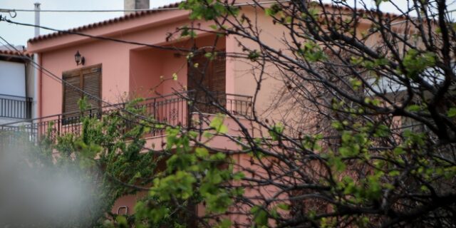 Οικογενειακή τραγωδία στο Χαλάνδρι: Συγκλονισμένοι οι γείτονες του παιδοκτόνου και αυτόχειρα