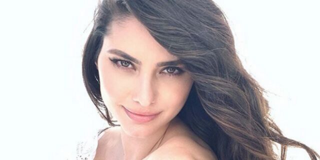 Όταν η Ηλιάνα Παπαγεωργίου “τσαλακώνεται” είναι ακόμη πιο σέξι