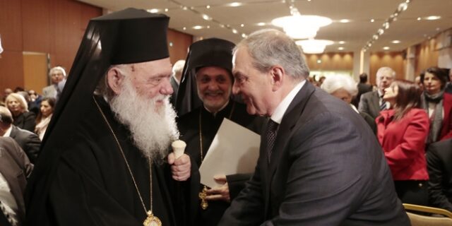 Ιερώνυμος και Καραμανλής σε εκδήλωση για τη χειρουργική των Ελλήνων