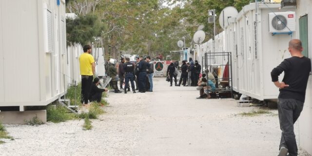 Αιφνιδιαστική επιχείρηση ΜΑΤ – ΟΠΚΕ στο camp του Ελαιώνα