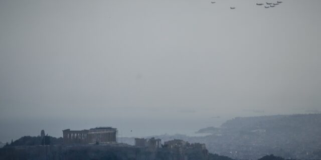 Ηνίοχος 2019: Μαχητικά πέταξαν πάνω από την Ακρόπολη