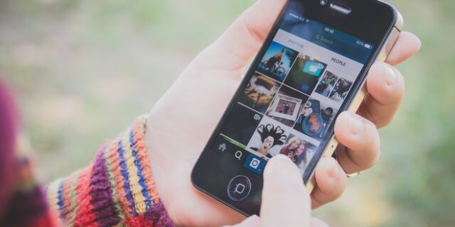 Social media: Οι χρήστες εμπιστεύονται περισσότερο τους influencers παρά τα brands