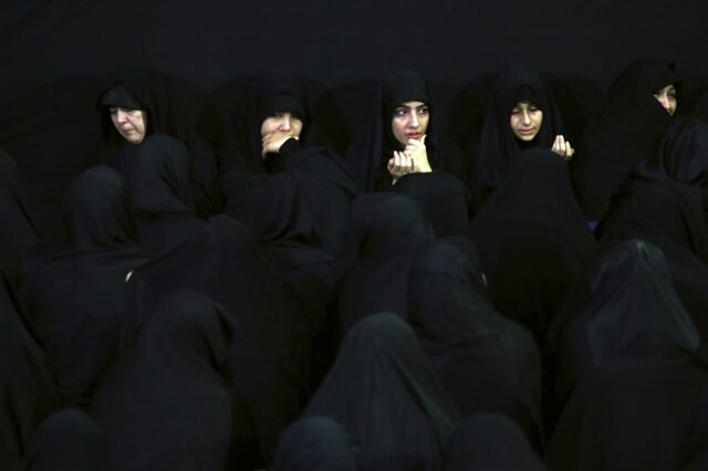 Ιράν: Φυλάκιση για γυναίκα που δεν φορούσε δημοσίως τη μαντίλα της