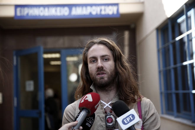 Το Τζέισον Αντιγόνι ψηφίζει και κουρεύεται… ΣΥΡΙΖΑ