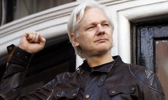 Τζούλιαν Ασάνζ: 5 πράγματα που πρέπει να ξέρεις για τον ιδρυτή του Wikileaks