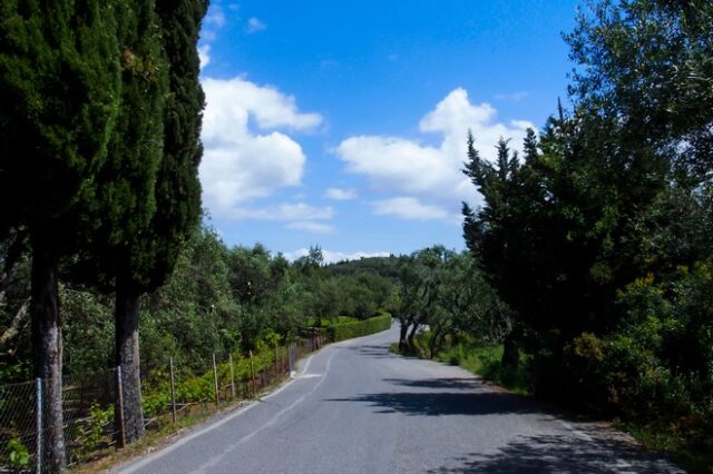 Διατηρείται ζεστός ο καιρός την Τρίτη