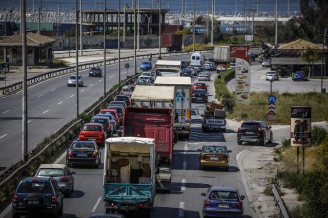 Αθηνών-Κορίνθου: 85χρονος οδηγούσε στο αντίθετο ρεύμα και προκάλεσε δύο τροχαία – Τρεις τραυματίες