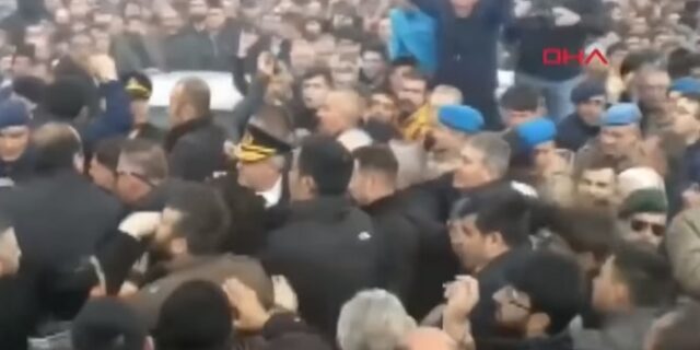 Τουρκία: Γροθιές στον επικεφαλής της αξιωματικής αντιπολίτευσης στην Άγκυρα