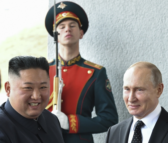 Συνάντηση Κιμ Γιονκ Ουν- Πούτιν: Ο Κιμ κατηγόρησε τις ΗΠΑ για “κακοπιστία”
